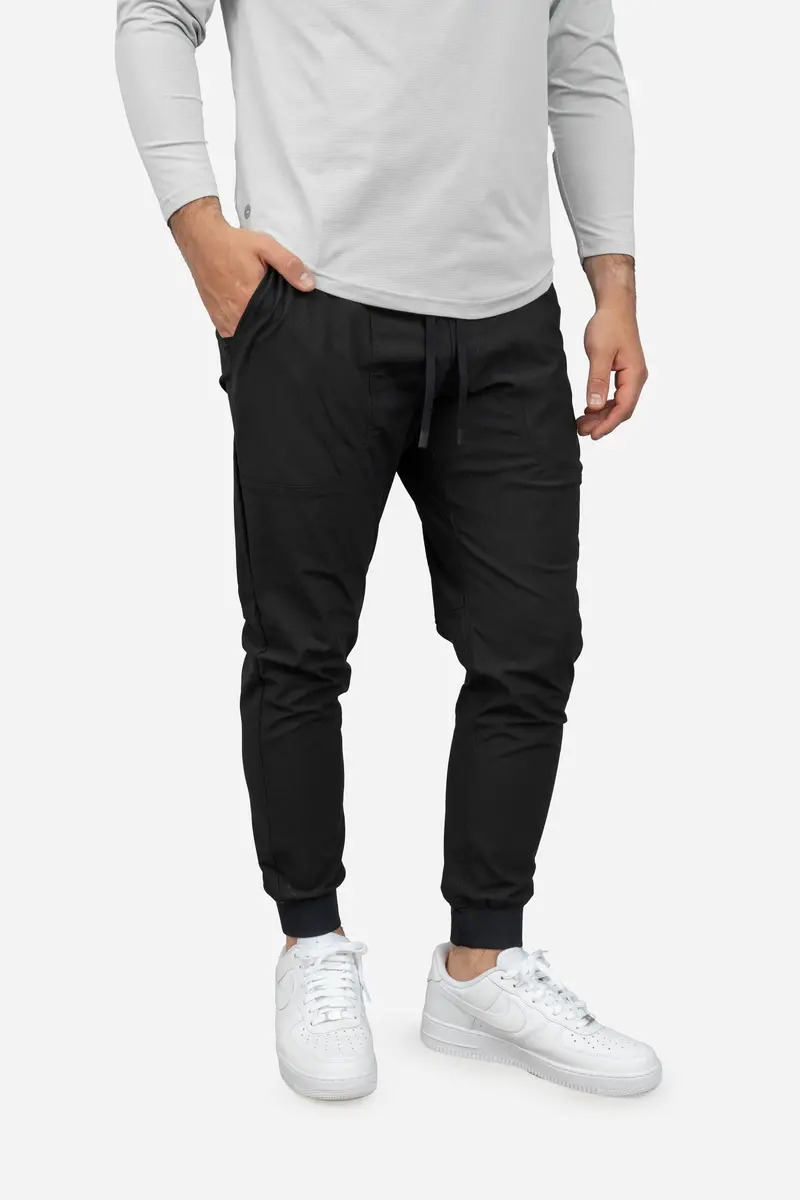 Black Pace Performance Joggers – Functional Style & Flexibility 1